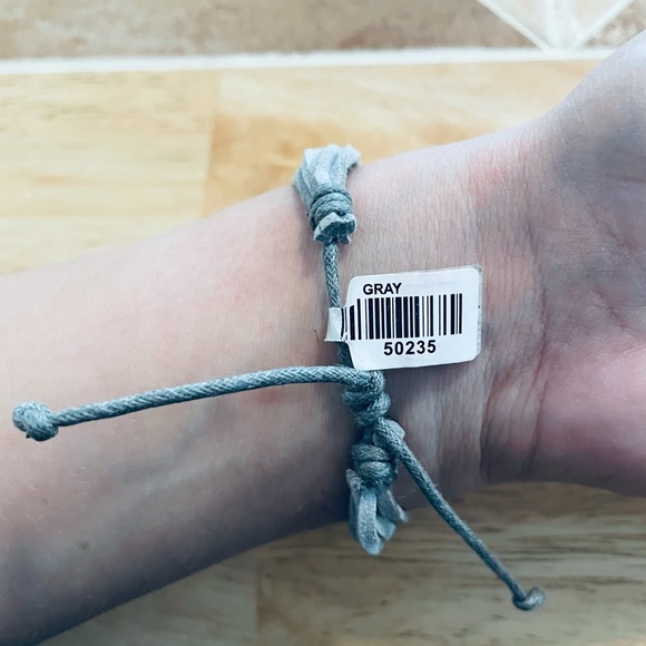 5/ $30 Francesca’s Collections faux pearl bracelet. - Picture 3 of 4